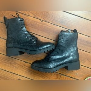 dolce vita black leather boots booties with zipper brand new never work